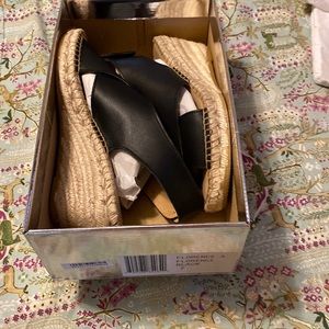 New Andre Assous Dalmira Wedge Sandal